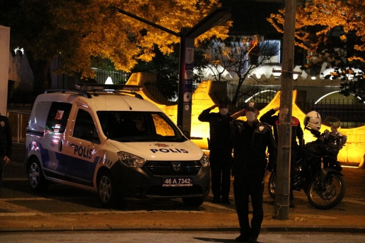 Polisler Hep Birlikte İstiklal Marşı Okudu