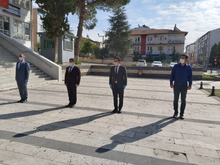 Selendi’de Çelenk Sunumu Yapıldı