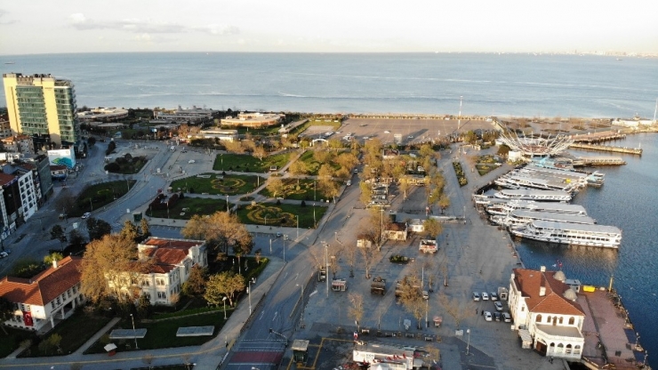 4 Günlük Sokağa Çıkma Kısıtlaması Sonrası Kadıköy Meydanı’nda Sessizlik Hakim
