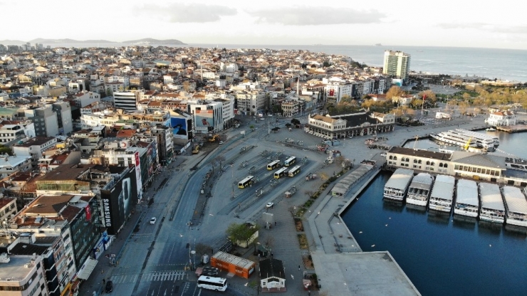 4 Günlük Sokağa Çıkma Kısıtlaması Sonrası Kadıköy Meydanı’nda Sessizlik Hakim