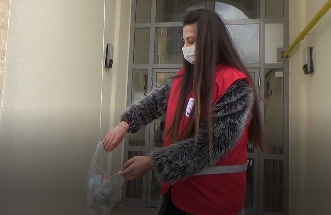 Balkonlarını Süsleyen Öğrencilere 23 Nisan Sürprizi