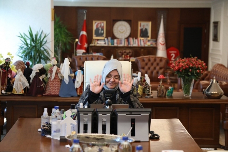 Bakan Selçuk: “Çocuk Evlerimizde Kalan Yavrularımızla Online Bir Kutlama Yaptık”