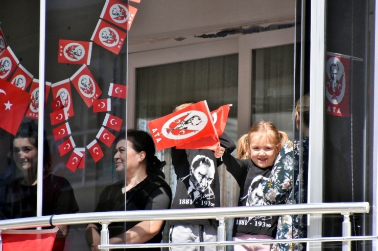 İzmir’de 23 Nisan Kutlamaları