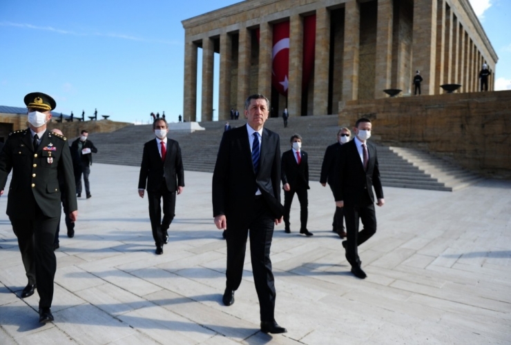 Milli Eğitim Bakanı Selçuk Anıtkabir’i Ziyaret Etti