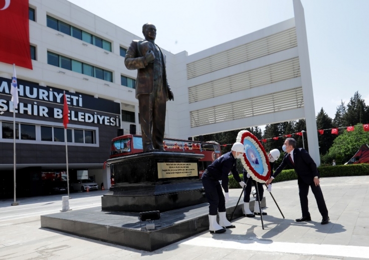 Büyükşehir Belediyesi’nde 23 Nisan Töreni