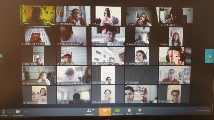 Başkan Böcek Şampiyon Yüzücülerle Video Konferansla Buluştu