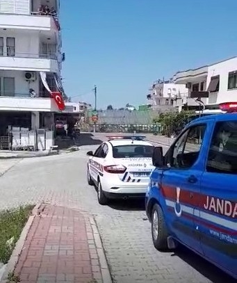 Evden Çıkamayan Minik Kıza Jandarmadan Doğum Günü Sürprizi