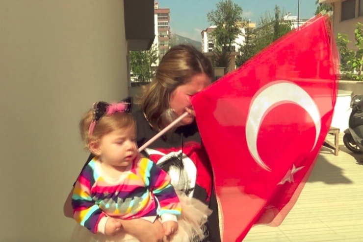 Polisin Minik Adem Efe’ye Getirdiği Polis Kıyafeti Anneyi Gözyaşlarına Boğdu