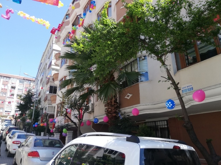 Avcılar’da Çocuklar 23 Nisan Coşkusunu Camlardan Şiir Okuyarak Yaşadı