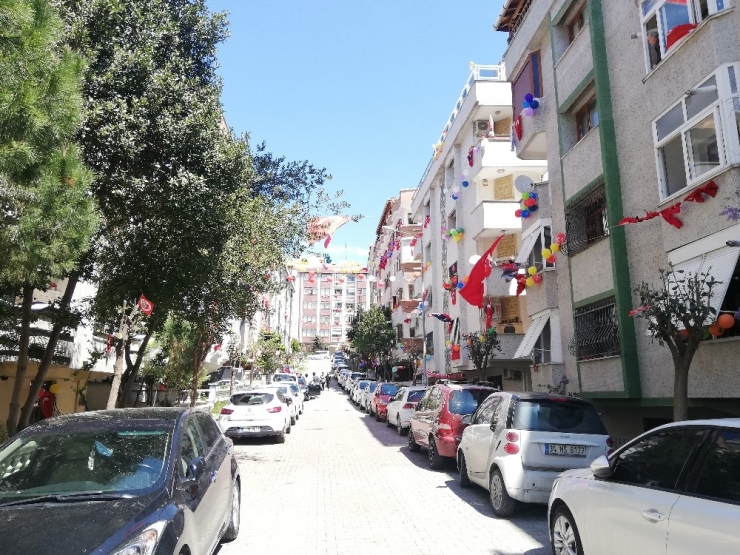 Avcılar’da Çocuklar 23 Nisan Coşkusunu Camlardan Şiir Okuyarak Yaşadı