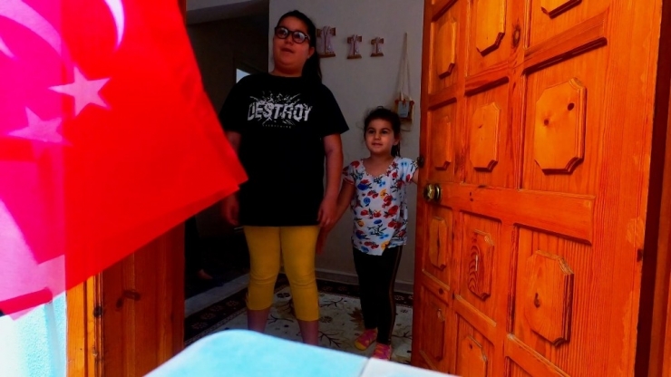 Ayvalık’ta Polis Ekipleri Çocukları Unutmadı