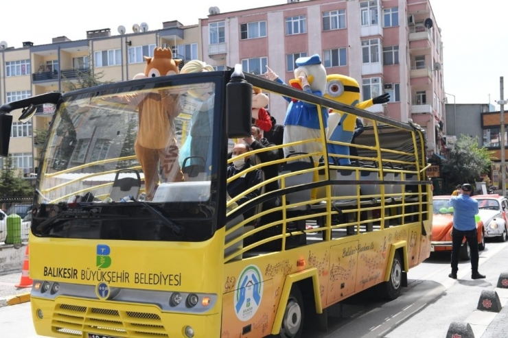 Bayram Coşkusunu Balkonlarında Yaşadılar