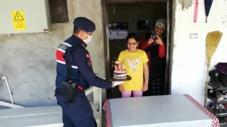 Bartın’da 23 Nisan’da Çocuklara Doğum Günü Sürprizi