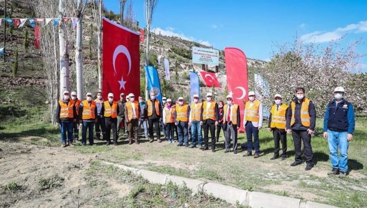 Başkan Işık, Fidan Dikim Etkinliğine Katıldı