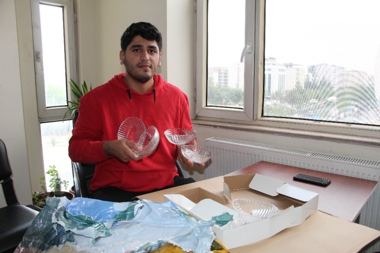 İnternetten Oyun Konsolu Sipariş Etti, Paketten Kase Çıktı