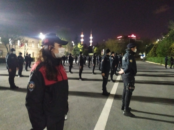 Bayrampaşa Çevik Kuvvet Ekipleri 21.00’da İstiklal Marşı’nı Okudu