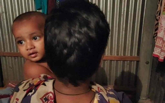 Bangladeş’te Bebeğin Süt Parası İçin Annesi Saçlarını Kesip Sattı