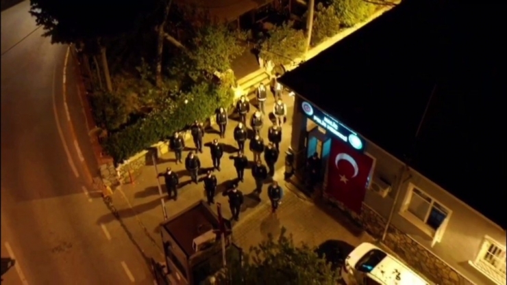 İstanbul’daki Polis Merkezlerinden Sosyal Mesafeli 23 Nisan Kutlaması