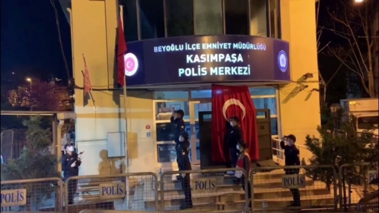 İstanbul’daki Polis Merkezlerinden Sosyal Mesafeli 23 Nisan Kutlaması