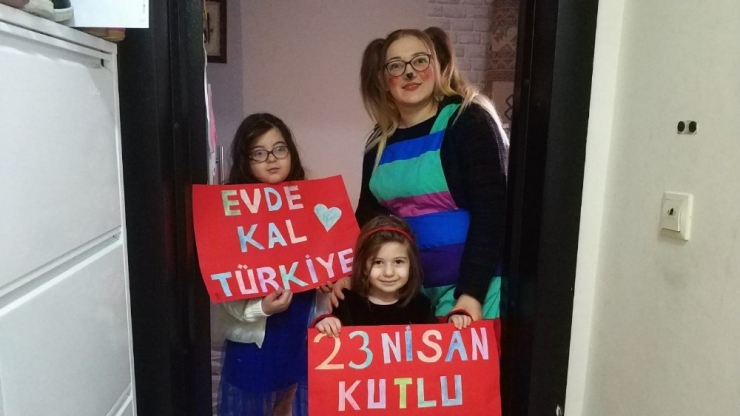 Kızlarının 23 Nisan’ı Kutlayamamalarına Üzülen Anneden Palyaçolu Sürpriz