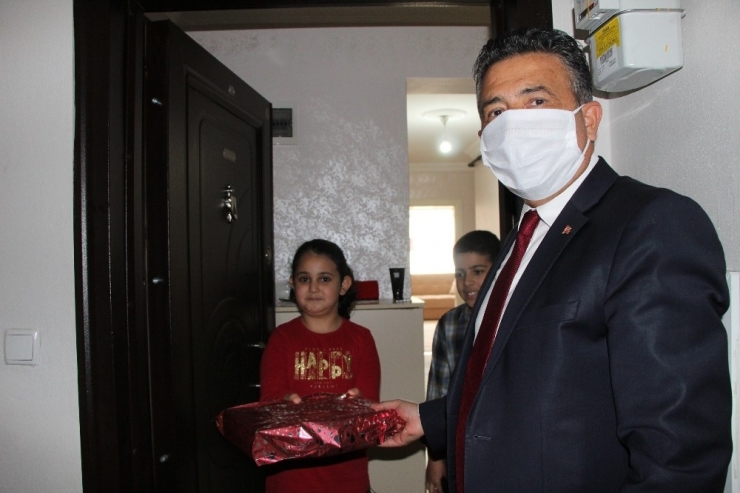 Bingöl’de 23 Çocuğa Doğum Günü Sürprizi