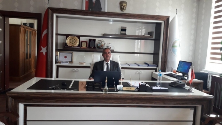 23 Nisan Kutlamasında, Telekonferansla Temsili Başkan Oldu