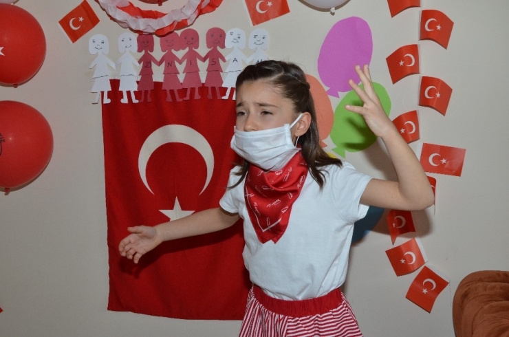 Kendi Yazdığı Şiiri Okuyan Minik Serra Duygulandırdı