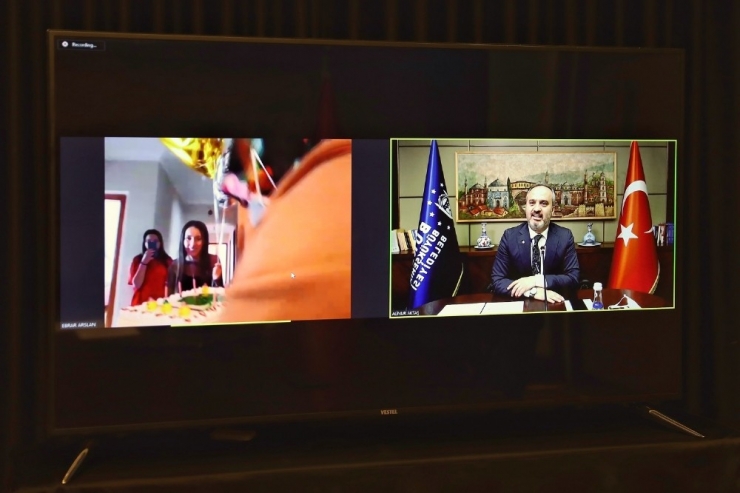 Karantinadan Sıkılan Ebrar’a Doğum Günü Sürprizi