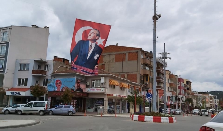 Çan Bayraklarla Donatıldı