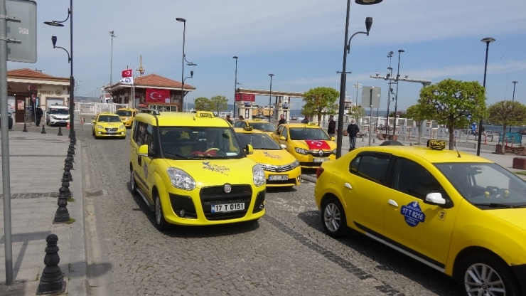 Çanakkaleli Taksicilerden Konvoylu 23 Nisan Kutlaması