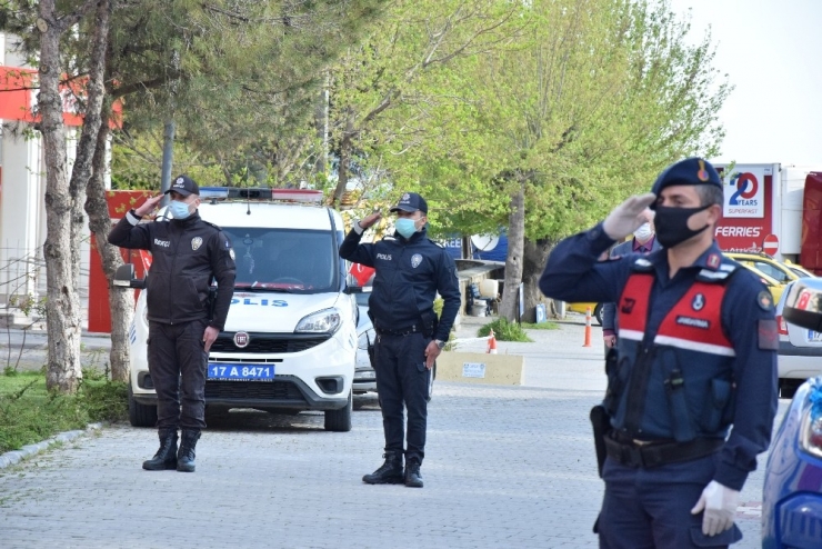 Çanakkale’de Sosyal Mesafeli 23 Nisan Kutlaması