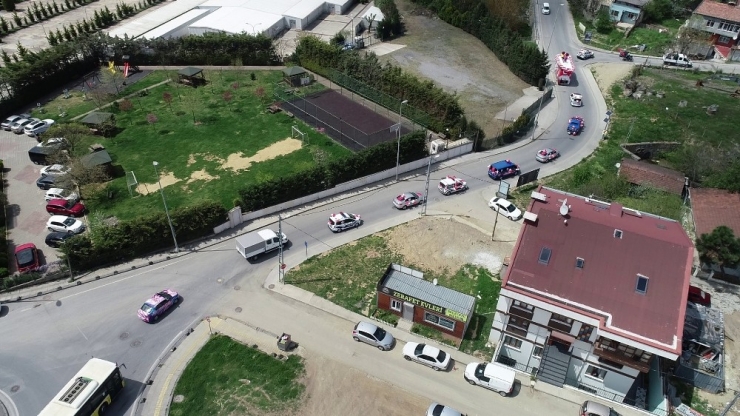 Çekmeköy’de Polis, Zabıta Ve Jandarma Araçlarıyla Yapılan 23 Nisan Konvoyu Havadan Görüntülendi