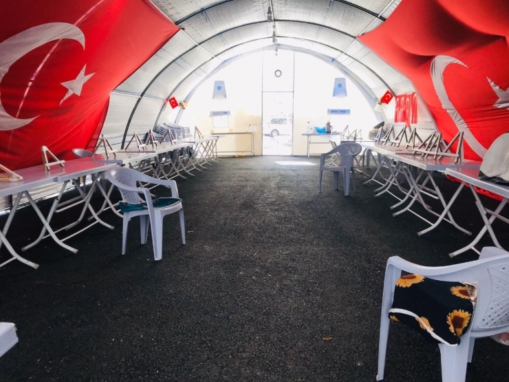 Hdp Önündeki Aileler Evlet Nöbetine Sokağa Çıkma Kısıtlaması Nedeni İle Ara Verdi