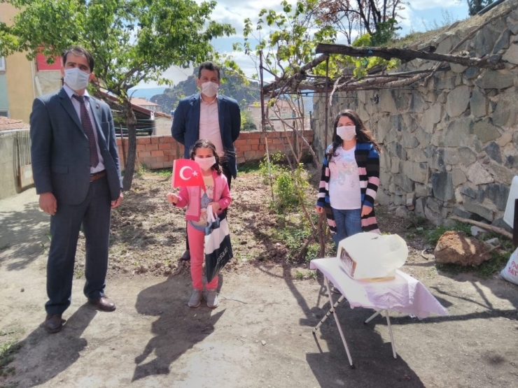 23 Nisan’da Doğan Öğrenciye Sürpriz Doğum Günü