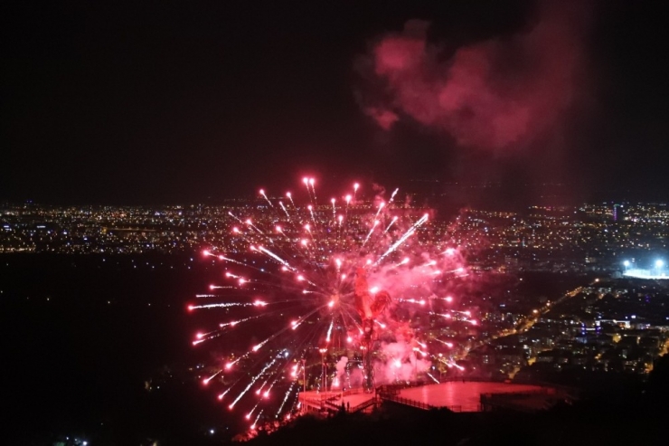 Pamukkale’de 23 Nisan Coşkusu Akşam Olduğunda Doruğa Ulaştı