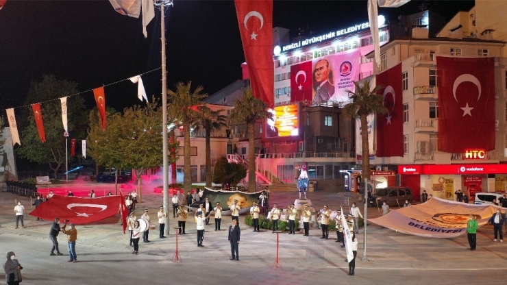 Denizli Tek Yürek Oldu, İstiklal Marşı’nı Söyledi