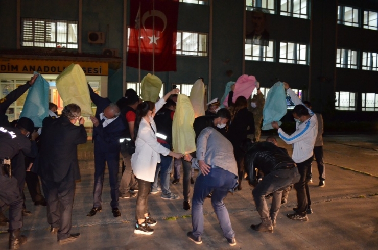 Didim Protokolü Önce İstiklal Marşı Okudu Ardından Dilek Balonu Uçurdu