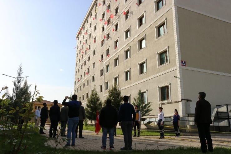 Diyarbakır Büyükşehir Belediyesi Korosundan Sağlıkçılara Destek Konseri