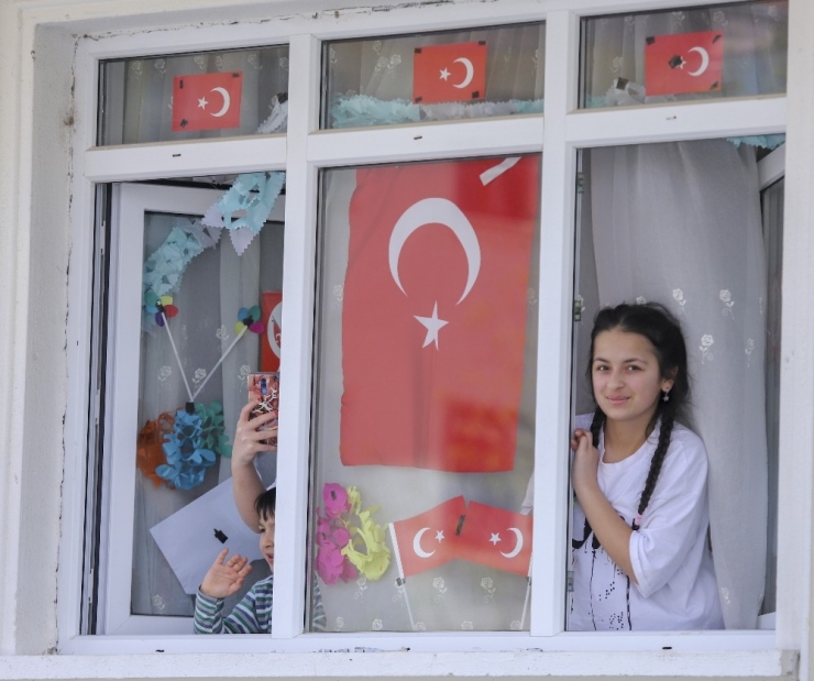 Sokağa Çıkma Kısıtlamasında Bandolu 23 Nisan Kutlaması