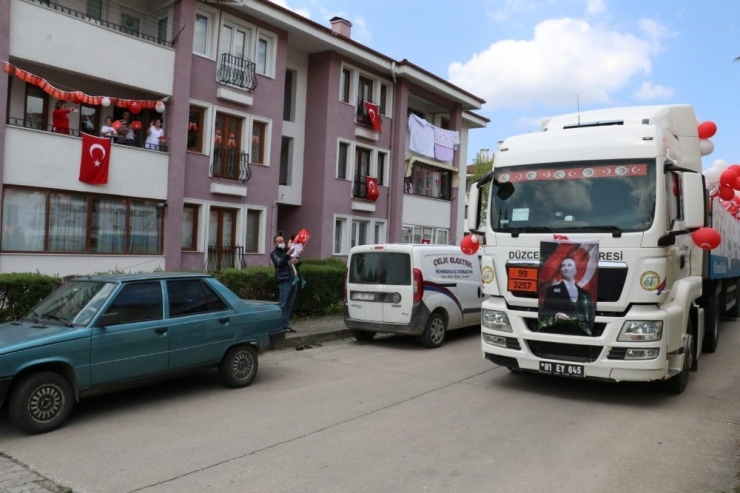 Düzce’de Salgına Rağmen Diğer Bayramları Aratmayan 23 Nisan Kutlaması