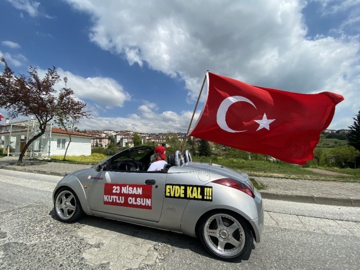 Arabasıyla Sokak Sokak Gezip, Çocukların Bayramını Kutluyor