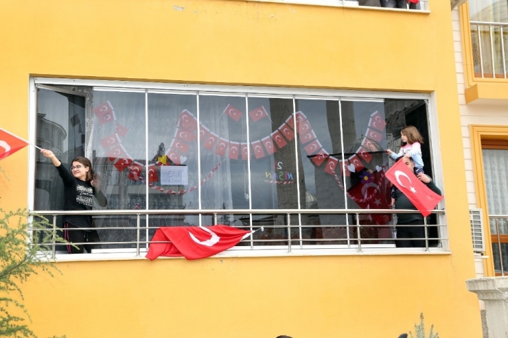 Elazığ’da Gakkobüslü, Mehteranlı 23 Nisan Coşkusu
