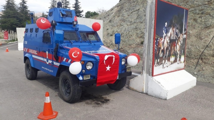 Mehmetçik, Araçlarını Süsledi Çocukları Sevindirdi