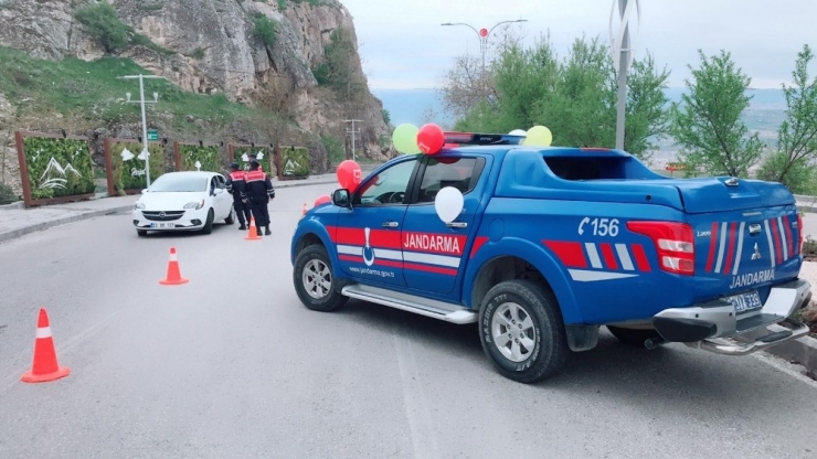 Mehmetçik, Araçlarını Süsledi Çocukları Sevindirdi