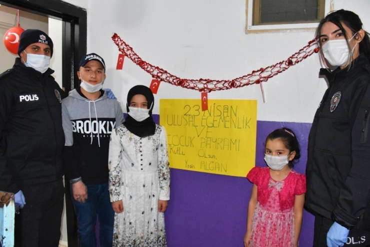 Polisten Çocuklara Pasta Sürprizi