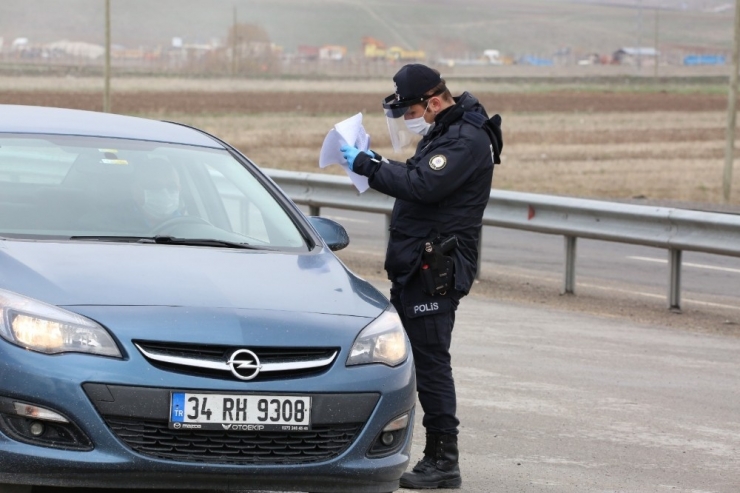 Erzurum’a Sahte İzin Belgesi İle Giriş Yapmak İsteyen 90 Kişiye Ceza Kesildi