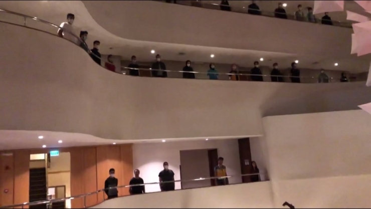 Evine Gidemeyen Sağlıkçılardan Kaldıkları Otelde 23 Nisan Kutlaması