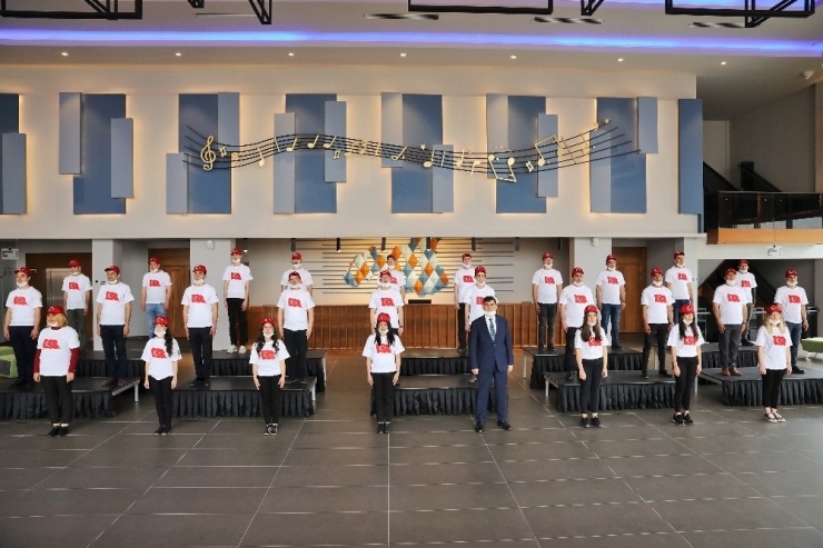 Fadıloğlu İstiklal Marşı’nı Çocuklar İçin Okudu