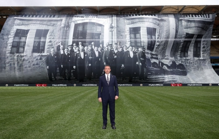 100 Yıl Önceki Fotoğraf, Fenerbahçe Stadı’nda Dalgalandı