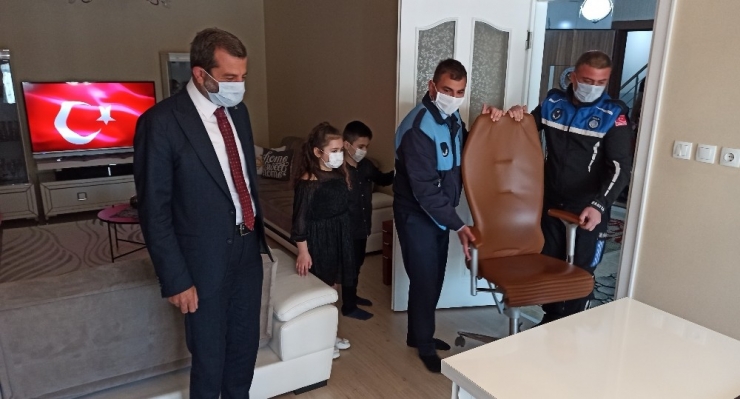 Makam Koltuğu 8 Yaşındaki İrem’in Ayağına Gitti